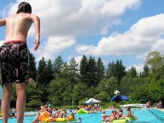 outdoor-pool-2690074.jpg