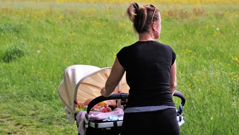 mom-5088669_1920.jpg